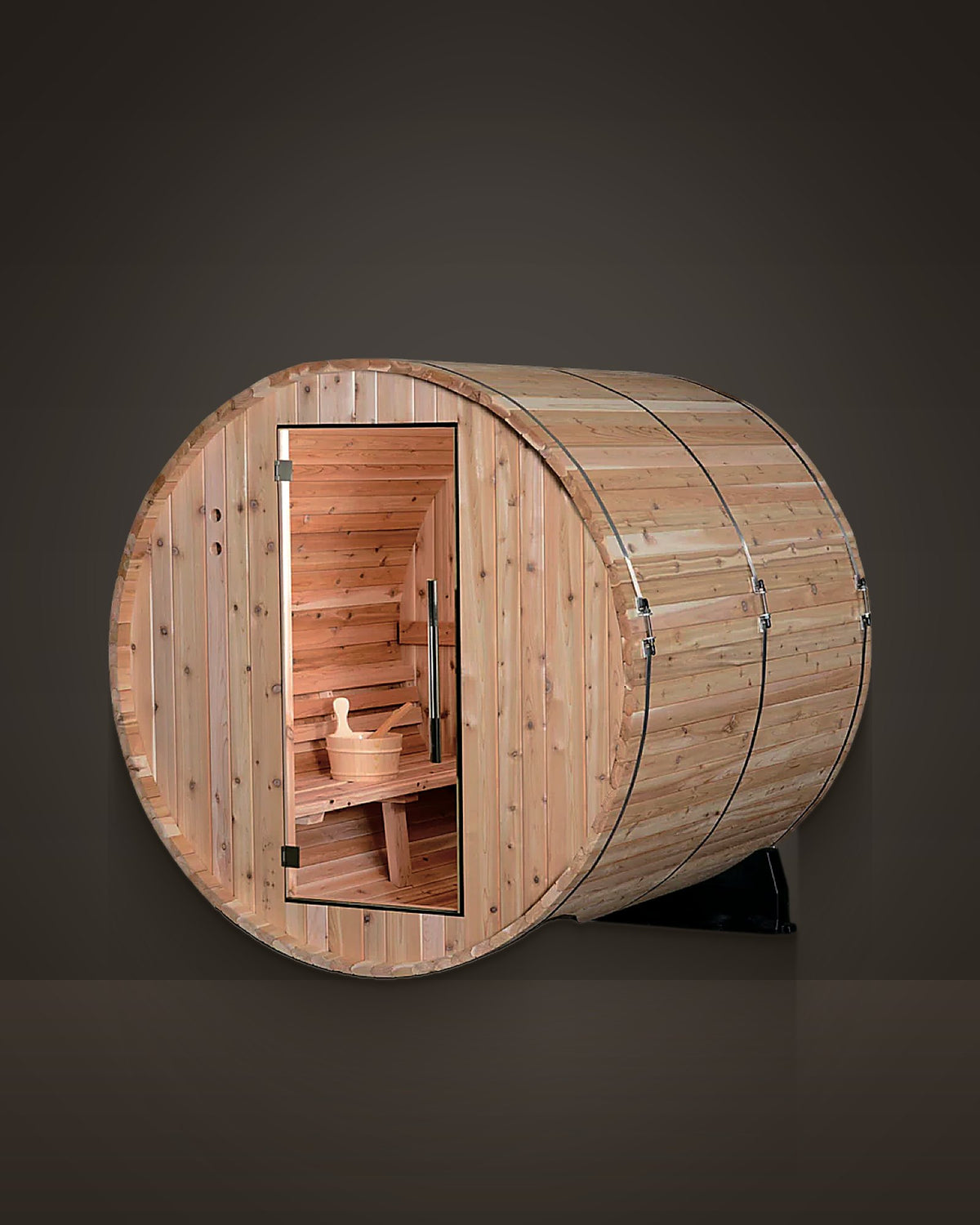 Tondo Pale 4: outdoor barrel sauna, pale knotted cedar staves, black cradles. Glass door.