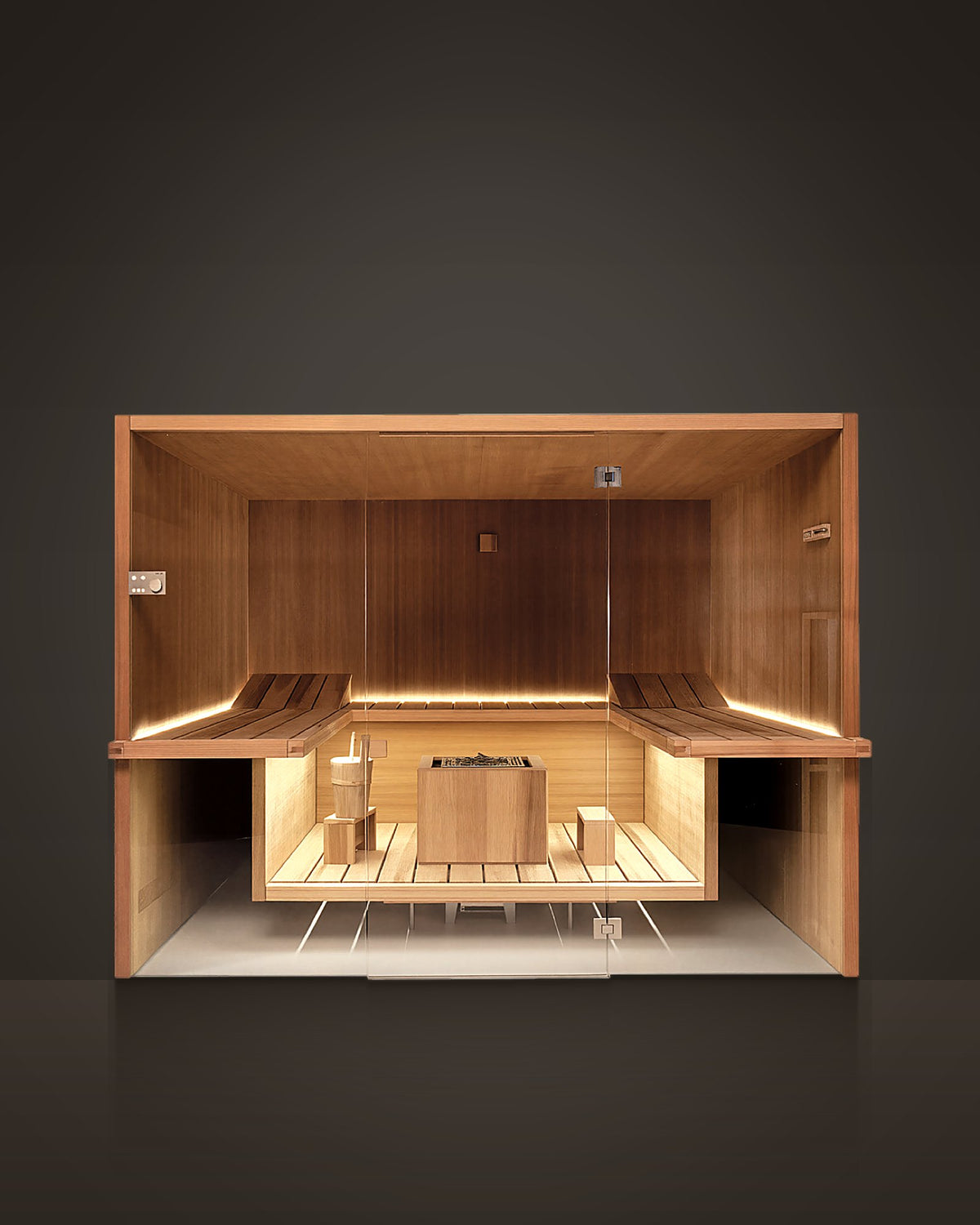 Vitrine Cedar 6: outdoor glass-front sauna, warm red cedar with a pale timber floor well. Full frameless glass front.